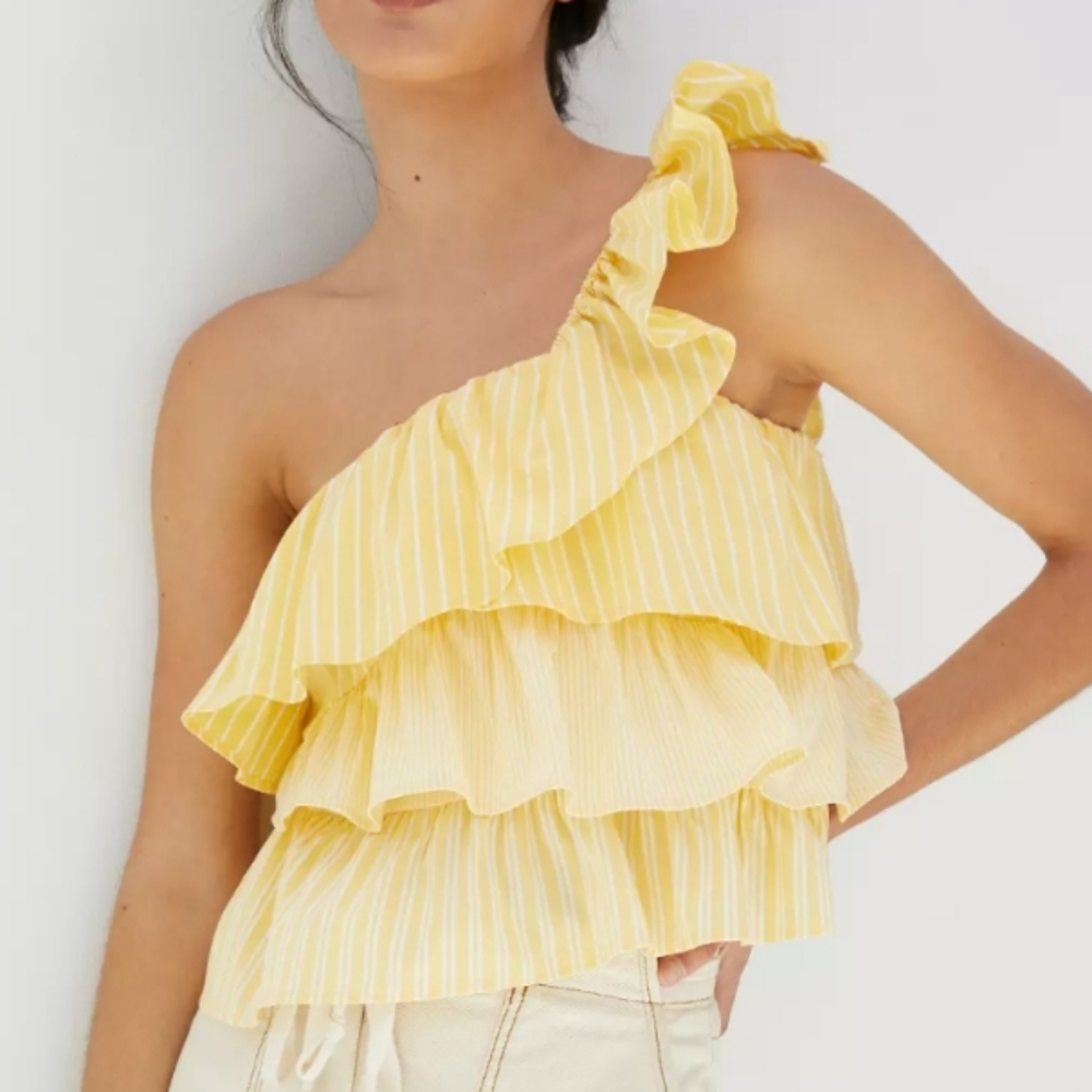 ANTHROPOLOGIE MAEVE ruffled one shoulder top - size medium